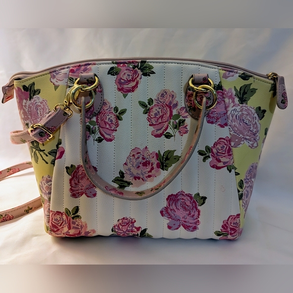 Betsy Johnson handbag with detachable shoulder strap. - Picture 4 of 12